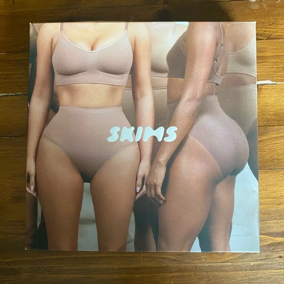 NWT SKIMS sculpting high wasted brief - Picture 6 of 7